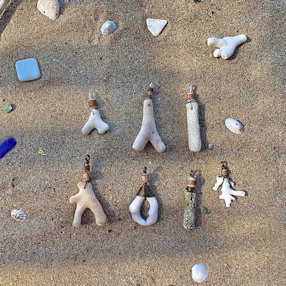 Wire wrapped coral and wood bead Necklace bohemian beach jewelry - Picture 4 of 4